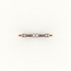 Banda de diamantes redondos salteados