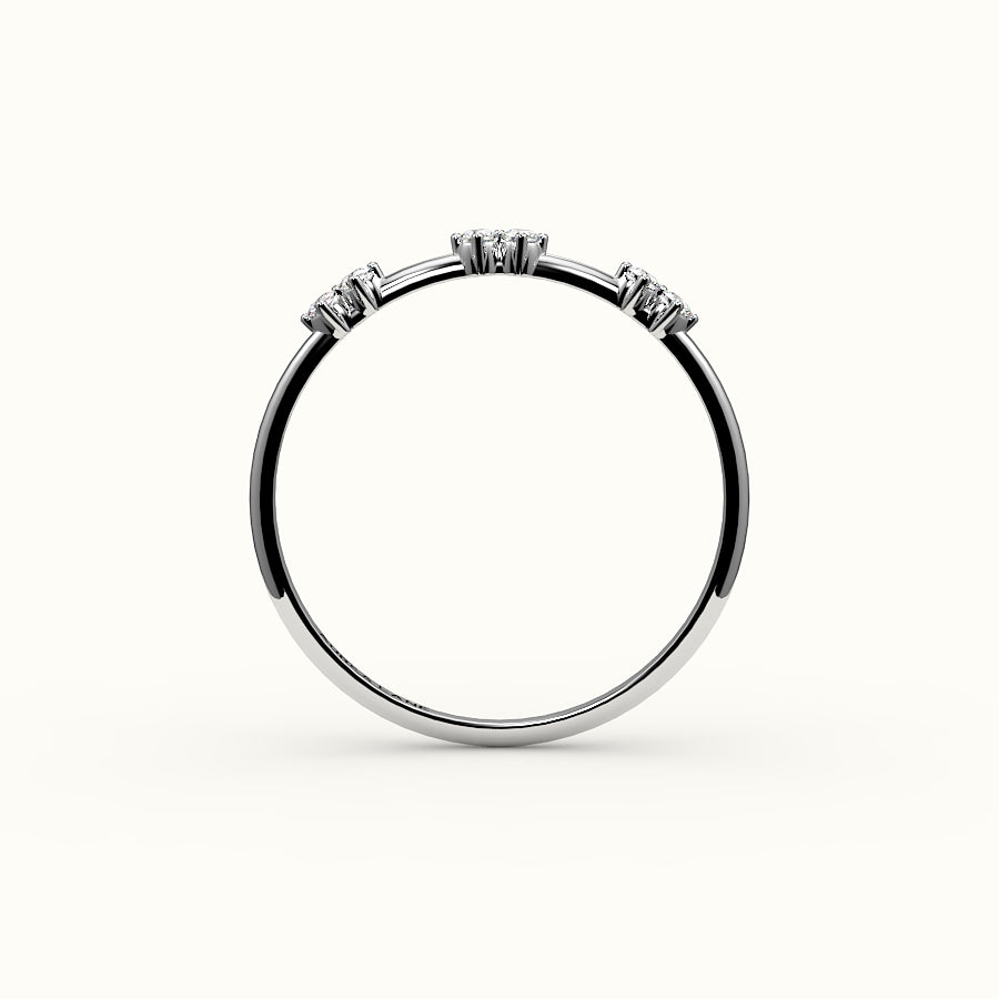 Banda de diamantes redondos salteados