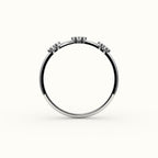 Banda de diamantes redondos salteados