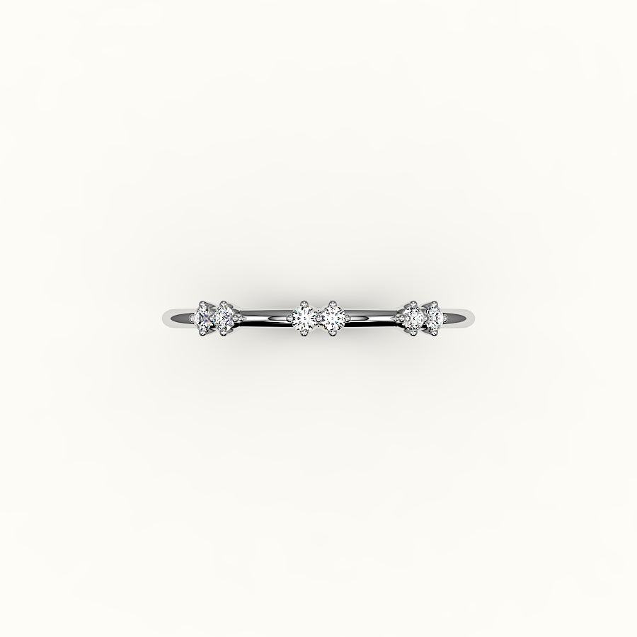 Banda de diamantes redondos salteados