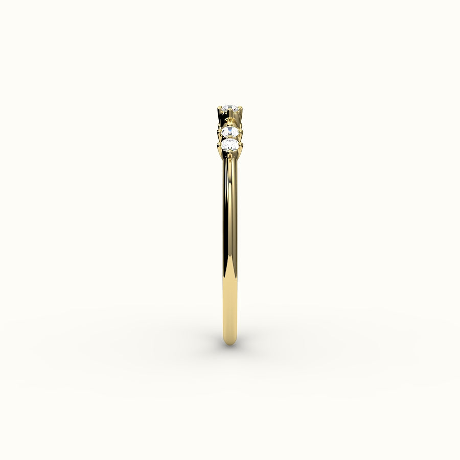 Banda de diamantes redondos salteados